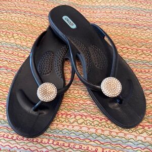 OKA-B Lucky Black (Ella) flip-flops with rhinestone circle medallion Size L